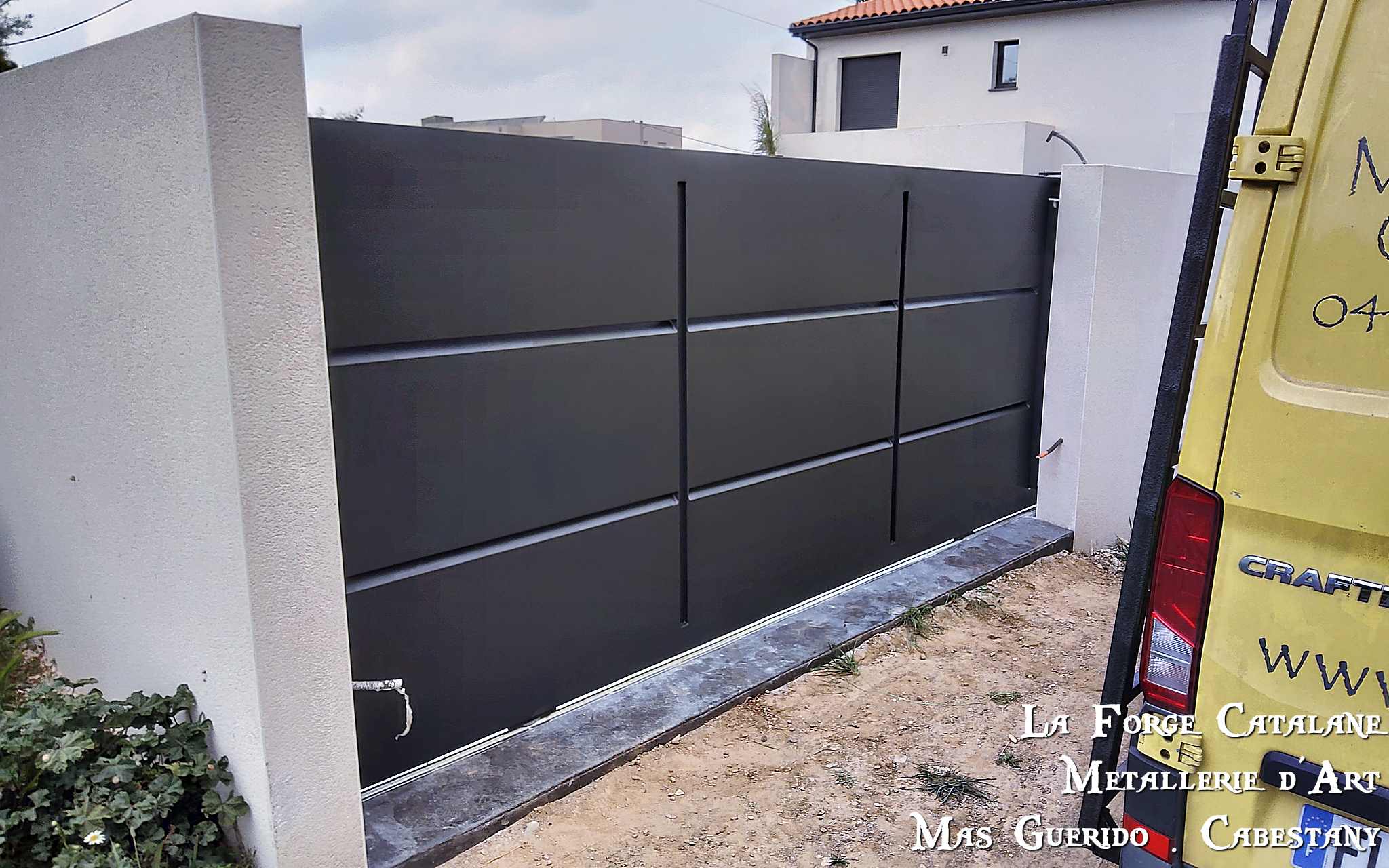 portail coulissant caissone double faces thermolaquer forge catalane.jpg